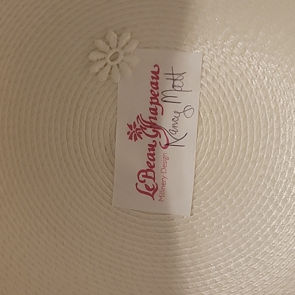 LeBean chapeau cream hat wide brim with feathers and flowers - Picture 2 of 3